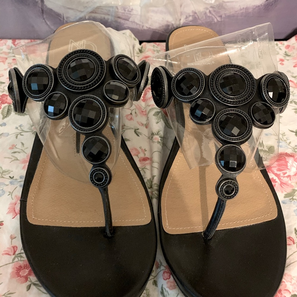 New Directions sandal wedges
